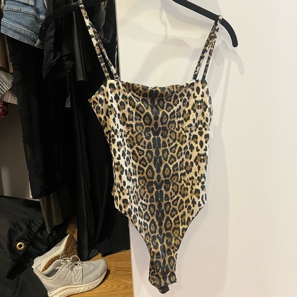 Cheetah bodysuit - Picture 1 of 3